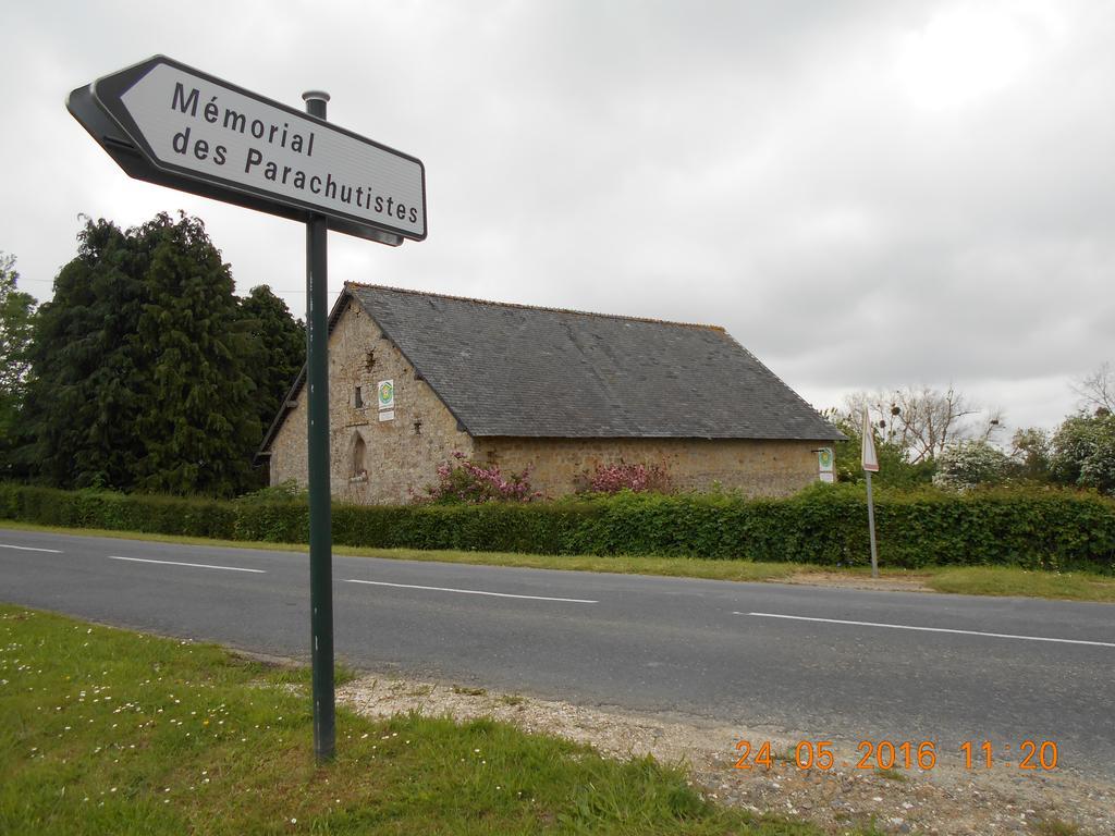 Ferme Manoir La Fiere Bed and Breakfast Sainte-Mère-Église Exterior foto